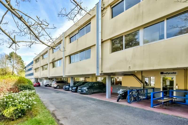 Office in Neuilly-sur-Marne to rent - Building Photo - Image 2 of 6