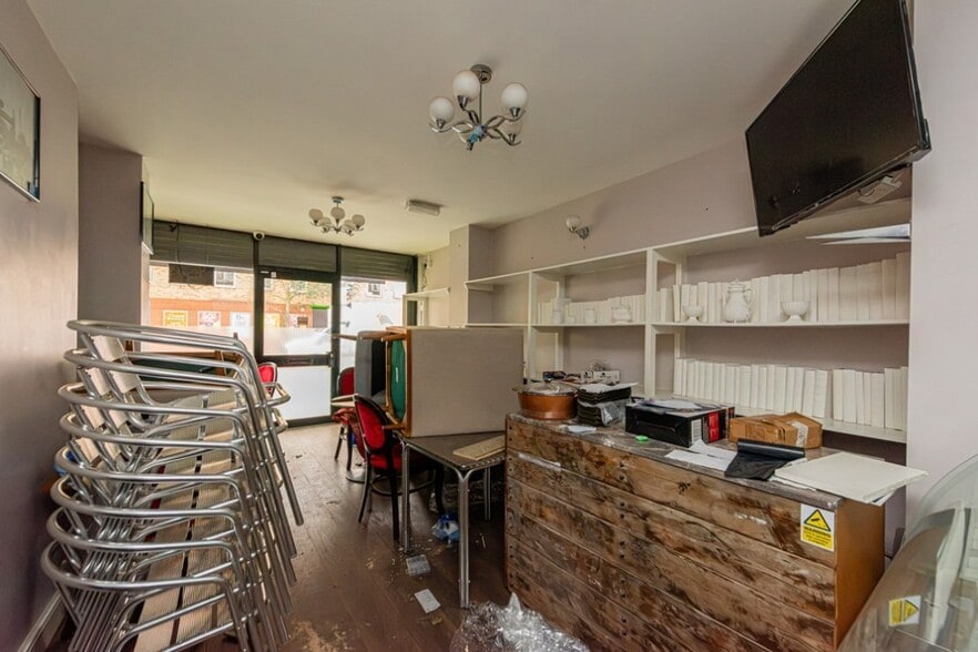 87 Parkhurst Rd, London to rent - Interior Photo - Image 2 of 4
