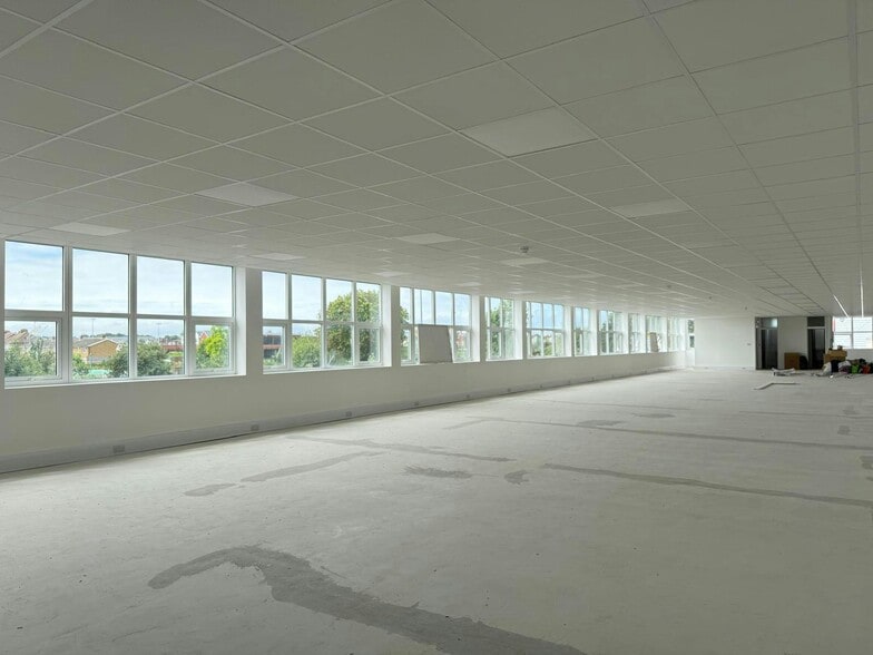 53-55 Burrfields Rd, Portsmouth to rent - Interior Photo - Image 3 of 10