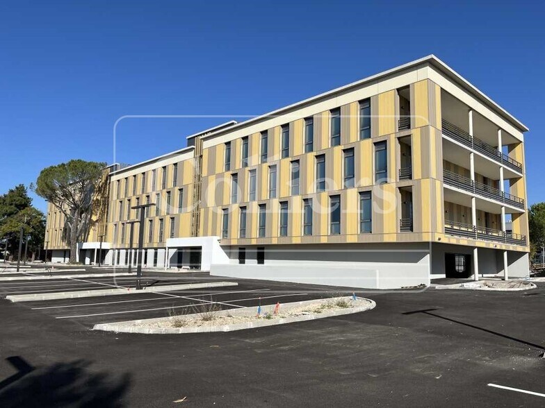 Office in Aix-en-Provence for sale - Building Photo - Image 2 of 11