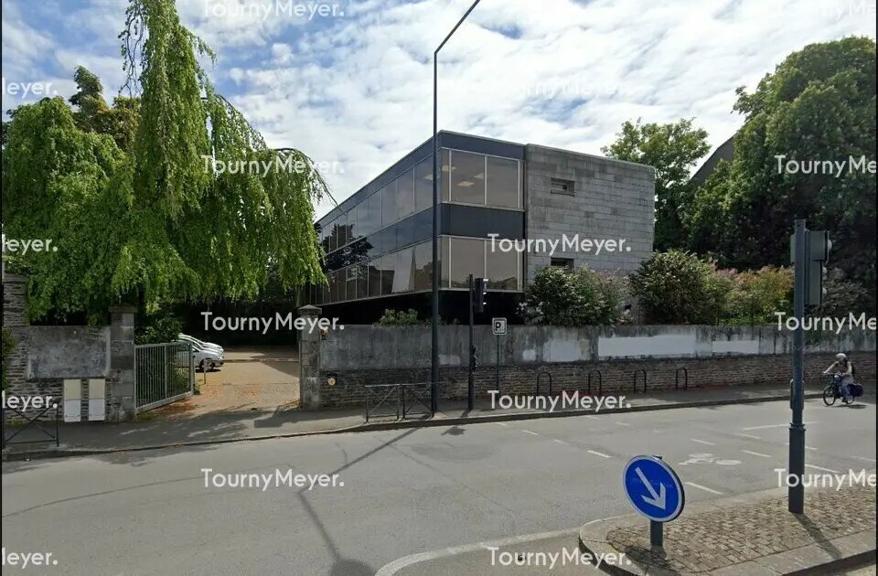 Location Bureaux 496 m² - Photo 1
