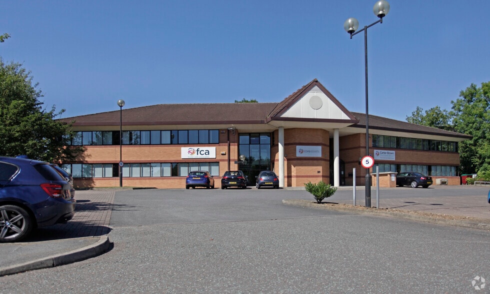 Hamilton Way, Mansfield to rent - Building Photo - Image 2 of 5