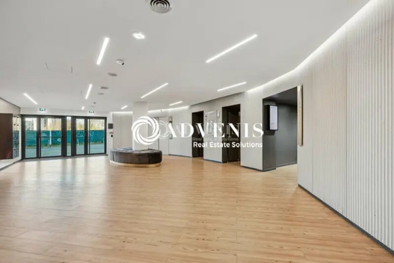 Office in Noisy-le-Grand to rent - Building Photo - Image 2 of 9