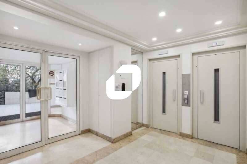 171 Ter Avenue Charles De Gaulle, Neuilly-sur-Seine to rent - Interior Photo - Image 3 of 6