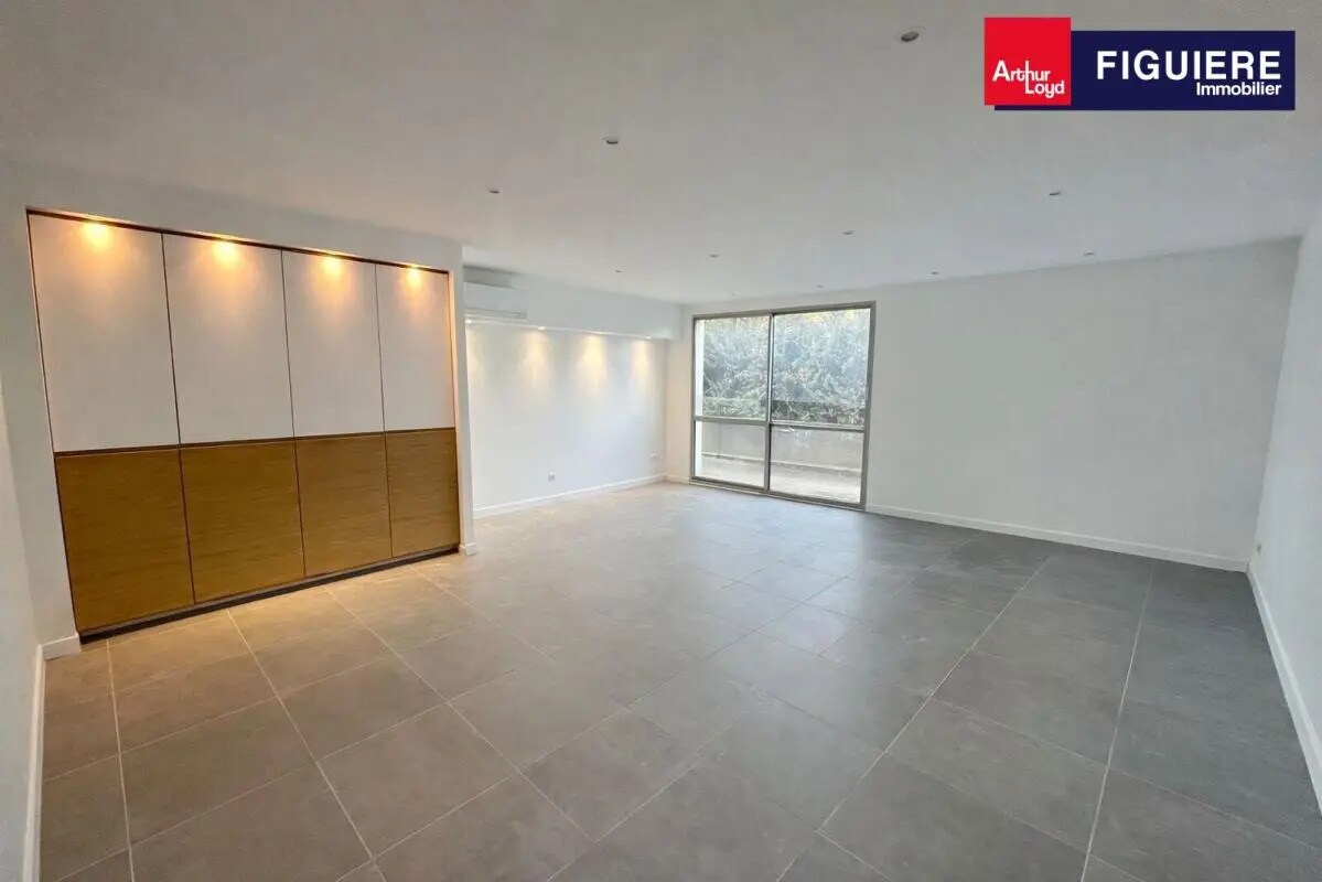 8 Rue Achille Emperaire, Aix-en-Provence to rent Building Photo- Image 1 of 7