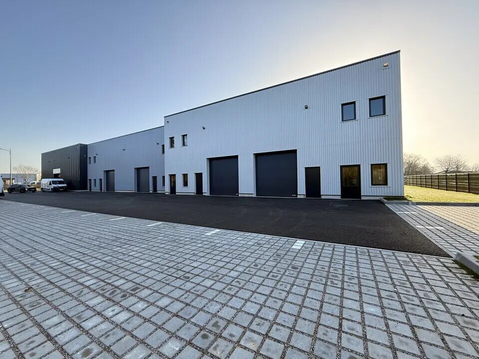 Location Local d'activités 597 m² - Photo 1