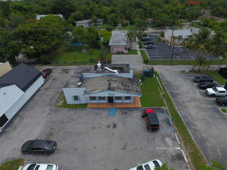 975 NE 125th St, North Miami, FL for rent - Primary Photo - Image 1 of 7