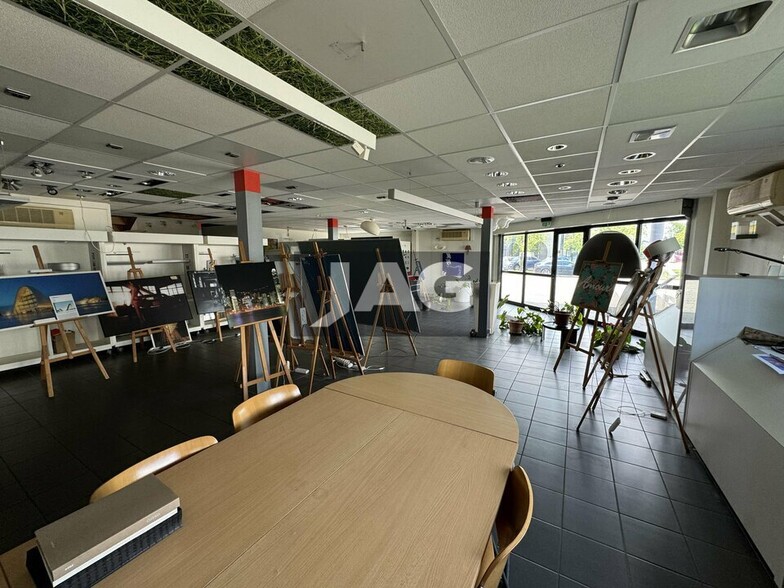 Light Industrial in Vaulx-en-Velin to rent - Interior Photo - Image 3 of 10