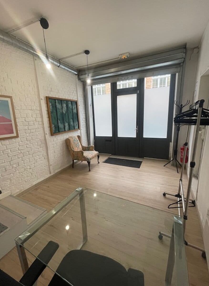 Retail in Paris to rent Building Photo- Image 1 of 13