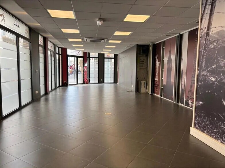 Office in Clichy to rent - Building Photo - Image 3 of 5