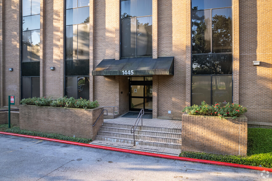 1445 North Loop W, Houston, TX for rent - Building Photo - Image 3 of 4