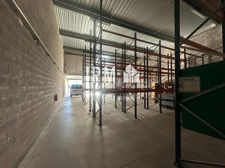 Light Industrial in La Ciotat to rent - Building Photo - Image 1 of 8