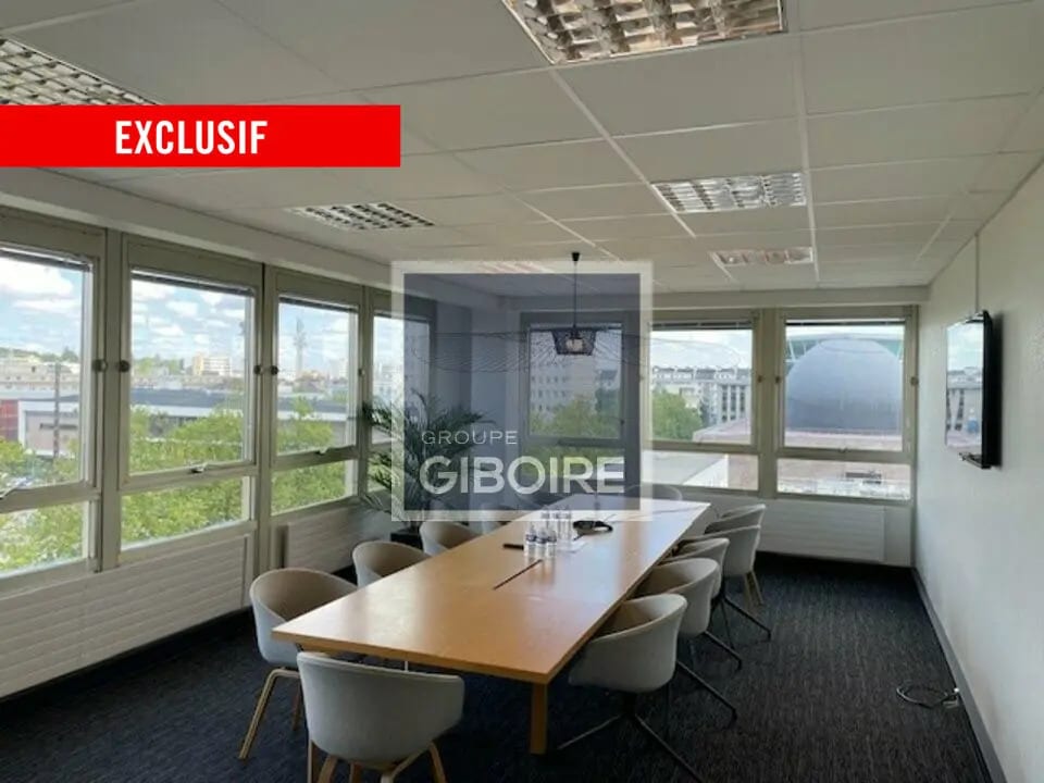 Location Bureaux 250 m² - Photo 1