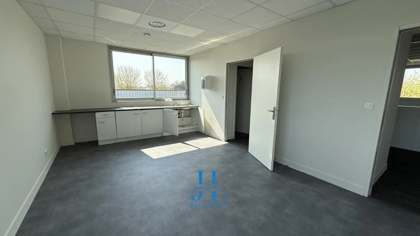 Industrial in Mérignac to rent Interior Photo- Image 1 of 10