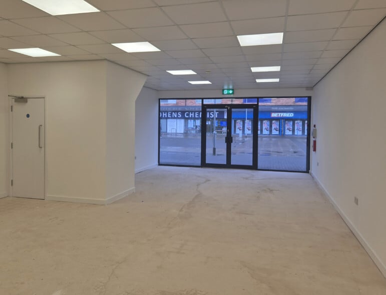 3-3A Marian Sq, Bootle to rent - Building Photo - Image 3 of 5
