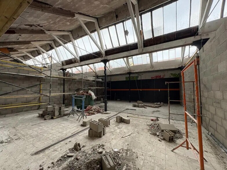 Light Industrial in Roanne for sale - Construction Photo - Image 1 of 3