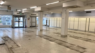 9-11 Old Church Rd, London to rent Interior Photo- Image 1 of 2