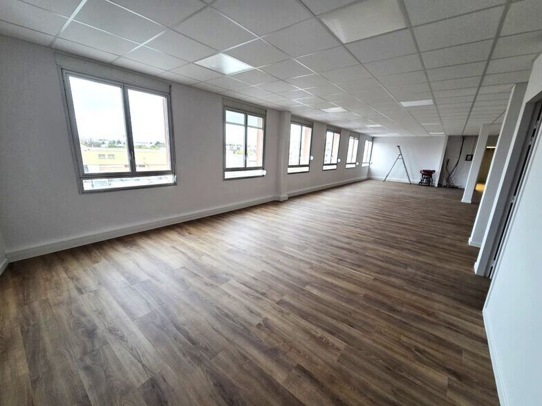 Office in Décines-Charpieu to rent - Interior Photo - Image 2 of 5