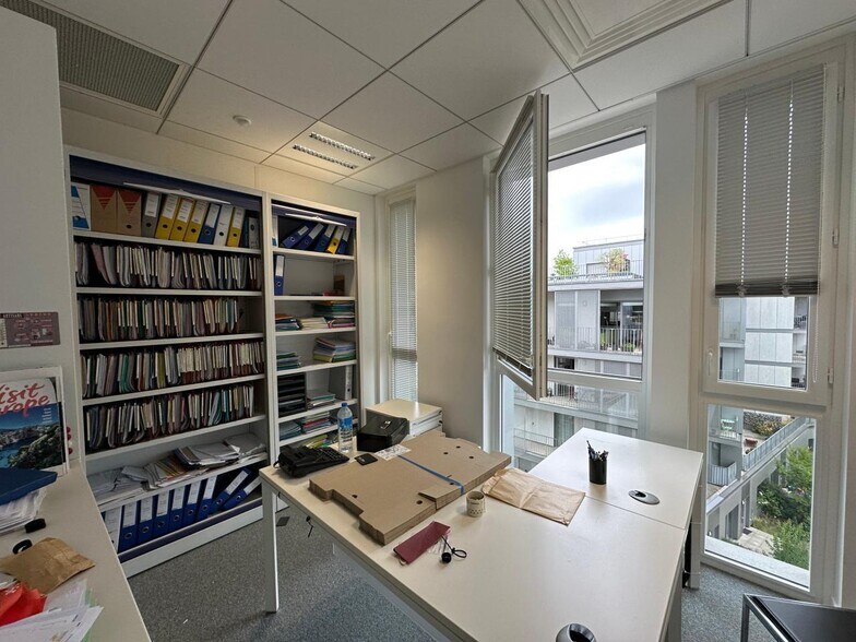 Office in Nogent-sur-Marne to rent - Building Photo - Image 2 of 10