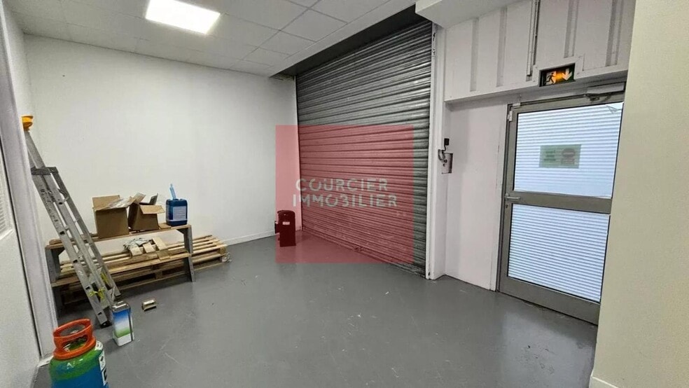 2 Avenue Des Bosquets, Montigny-le-Bretonneux to rent - Interior Photo - Image 1 of 15