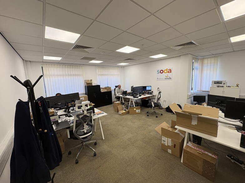 Conqueror Ct, Sittingbourne to rent - Building Photo - Image 3 of 5