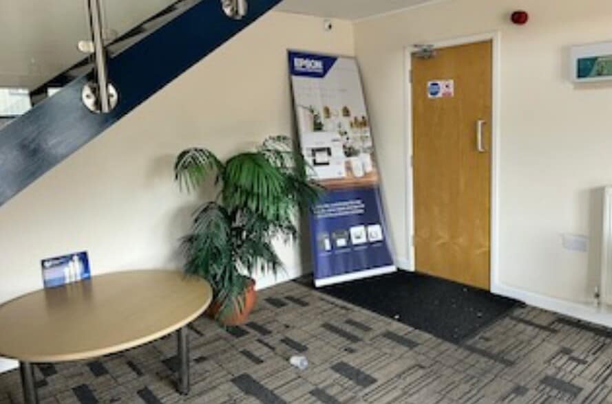 Unit 23 Romsey Industrial Estate, Greatbridge Rd Rd, Romsey to rent - Interior Photo - Image 3 of 3