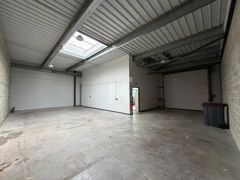 Light Industrial in Palaiseau to rent - Interior Photo - Image 3 of 12