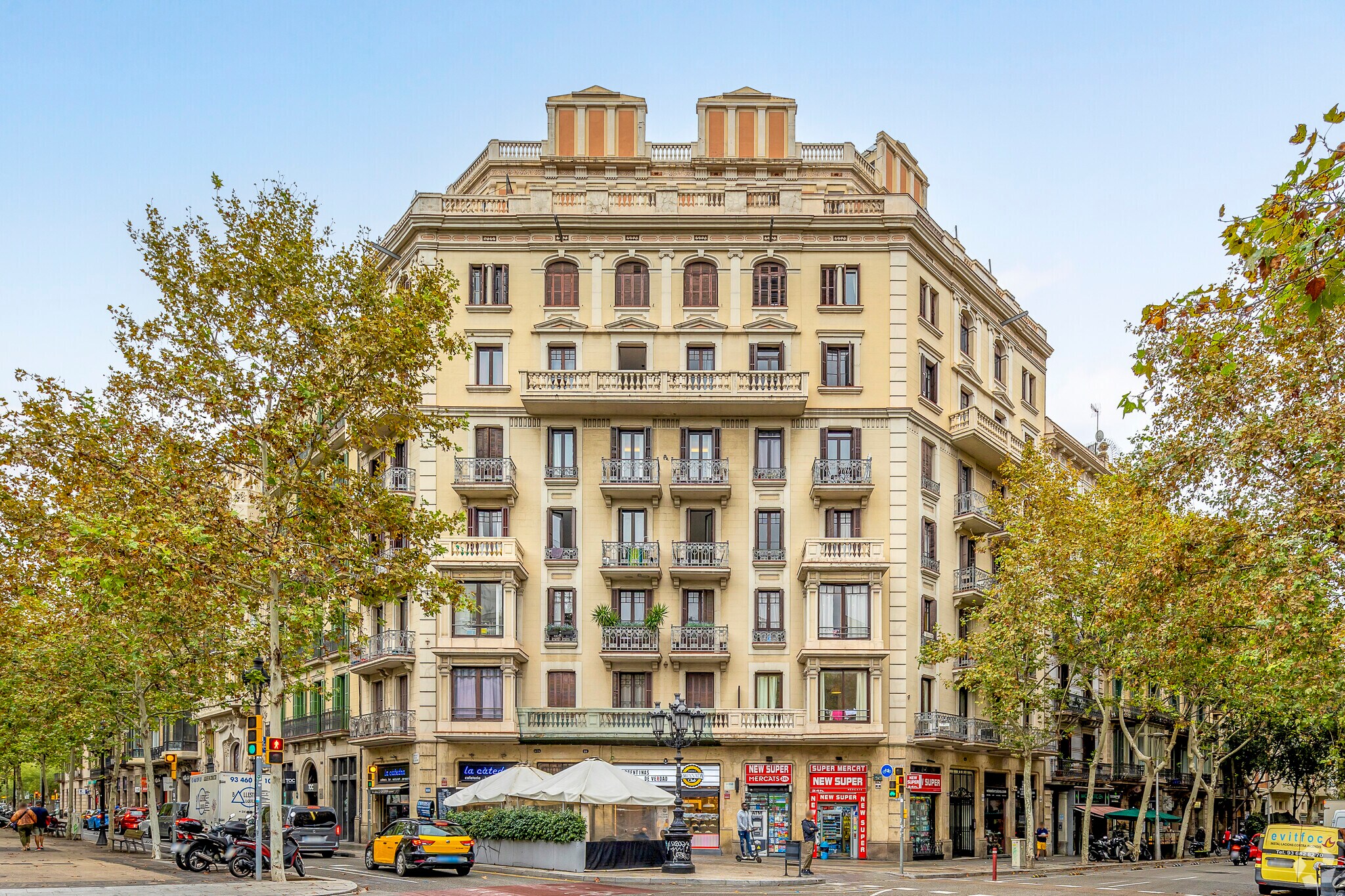 Retail in Barcelona, Barcelona to rent Primary Photo- Image 1 of 3