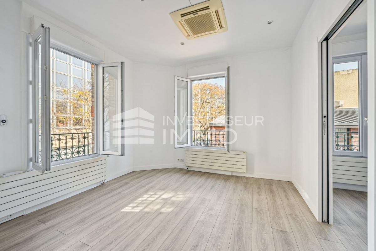 Office in Suresnes for sale Interior Photo- Image 1 of 15