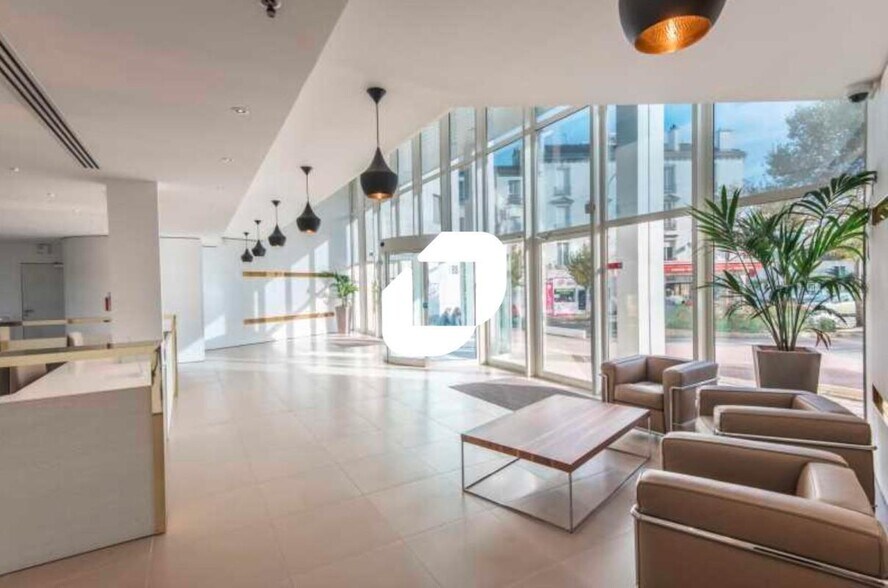 Office in Issy-les-Moulineaux to rent - Building Photo - Image 2 of 16