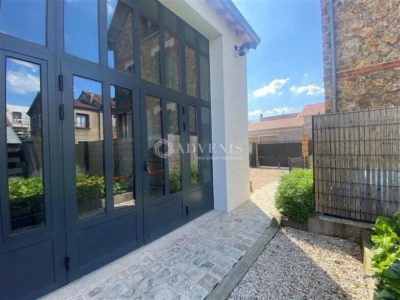 Office in Cachan to rent - Building Photo - Image 2 of 10