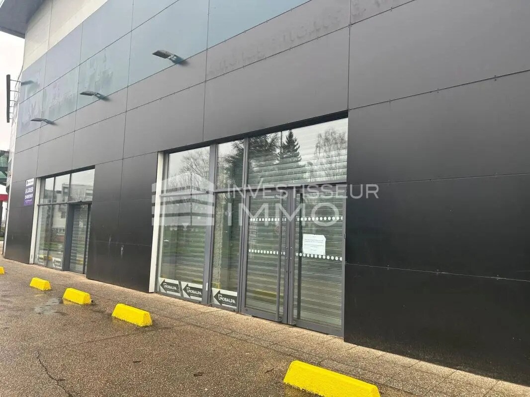 Retail in Les Ulis to rent Building Photo- Image 1 of 6