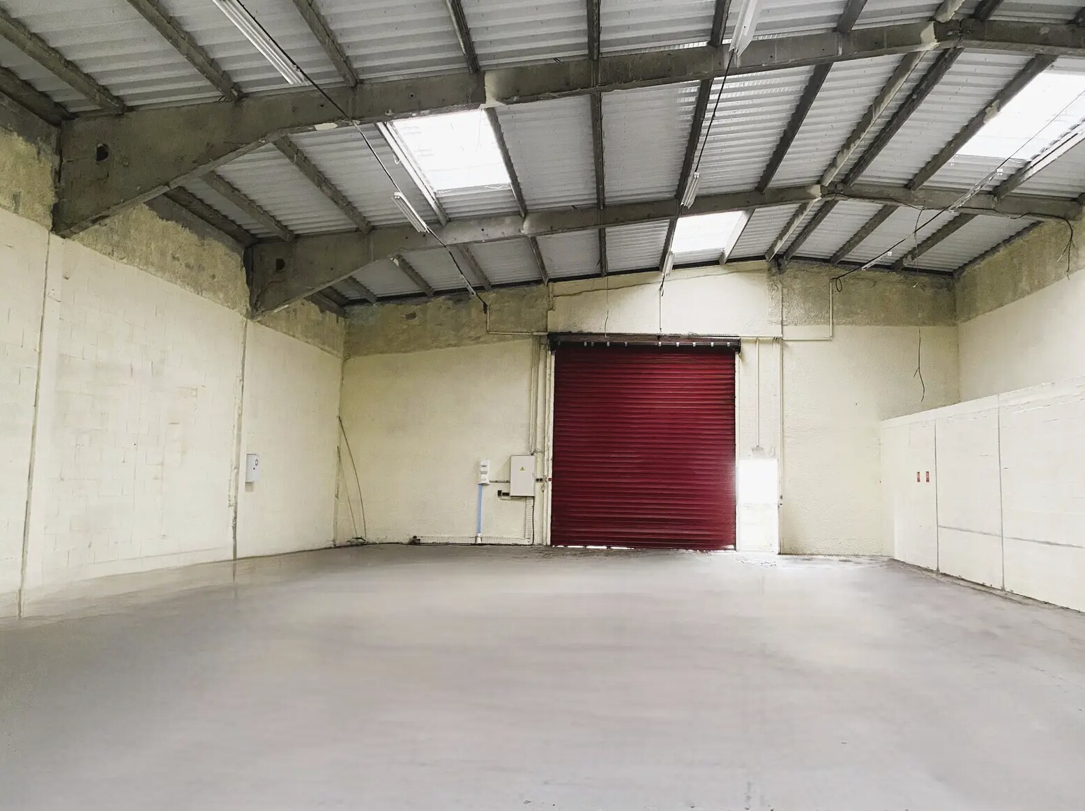 9 Avenue Du Maréchal De Lattre De Tassigny, Meyzieu for sale Interior Photo- Image 1 of 2