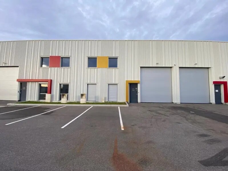 Light Industrial in Corbas for sale Building Photo- Image 1 of 9