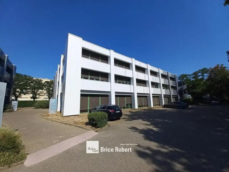 1-3 Rue Colonel Chambonnet, Bron to rent - Building Photo - Image 1 of 7