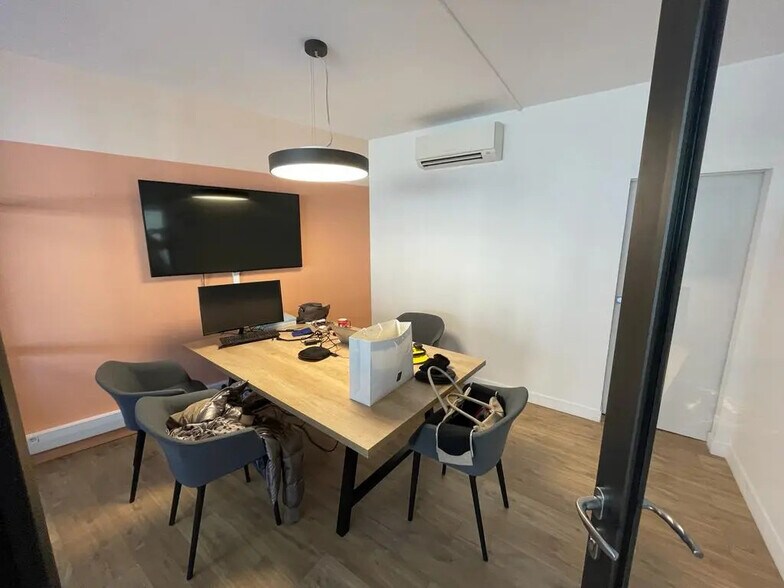 Retail in Cassis for sale - Interior Photo - Image 3 of 4