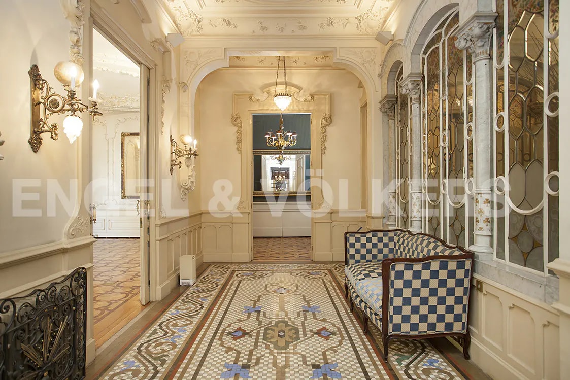 Barcelona, BAR 08007 - Unit - -  - Interior Photo - Image 1 of 17