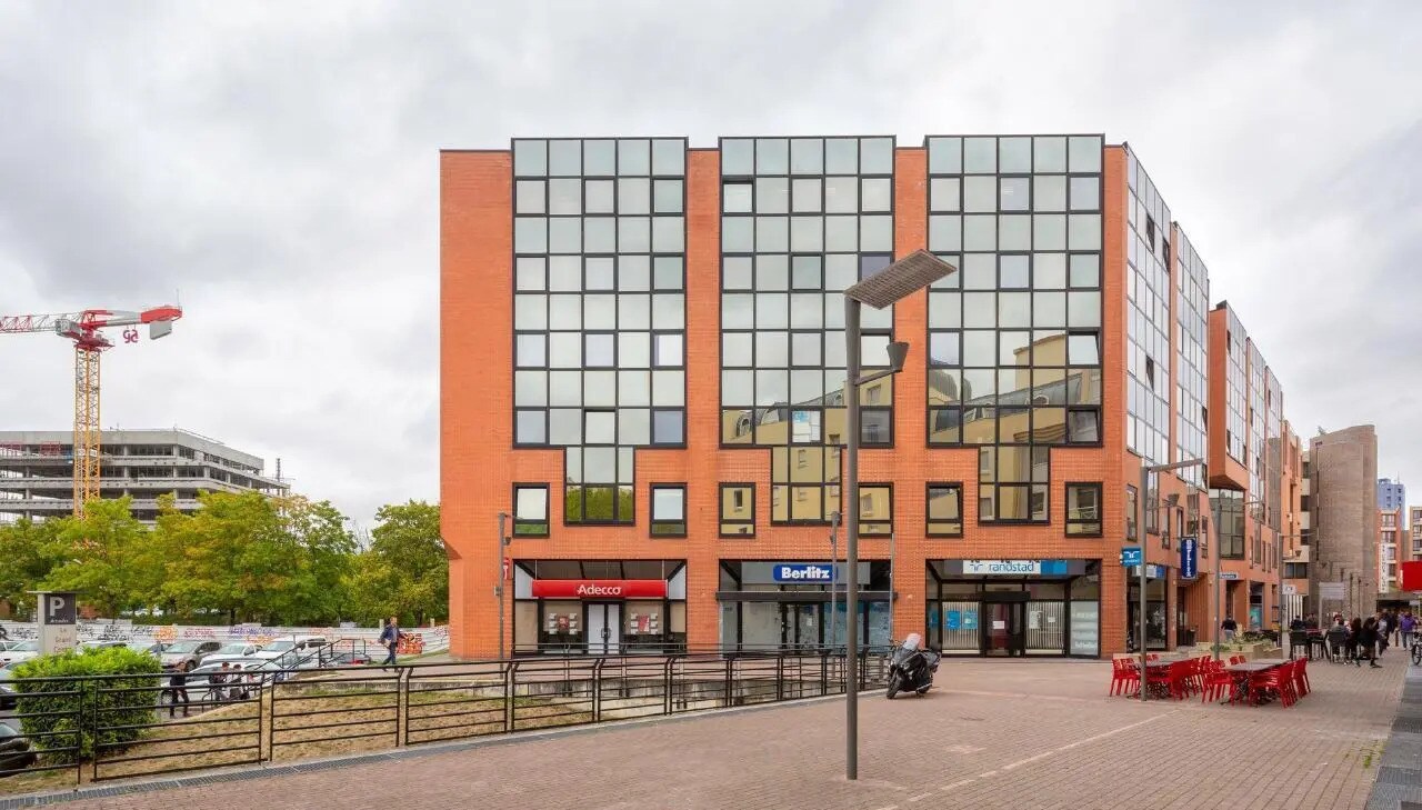 Retail in Cergy to rent Building Photo- Image 1 of 21