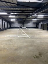 Industrial in Sainte-Geneviève-des-Bois for sale Interior Photo- Image 2 of 13