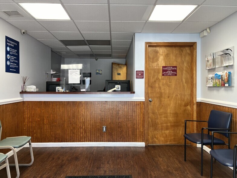 2814 Middletown Rd, Bronx, NY for rent - Lobby - Image 2 of 2