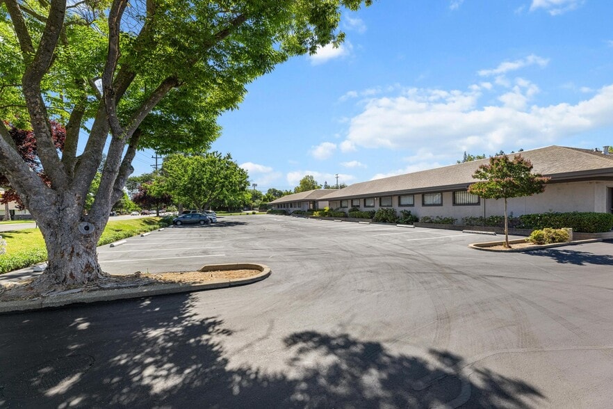 3637 Mission Ave, Carmichael, CA to rent - Building Photo - Image 2 of 13