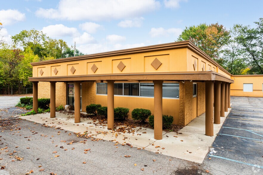 25820 Orchard Lake Rd, Farmington Hills, MI for sale - Building Photo - Image 1 of 1