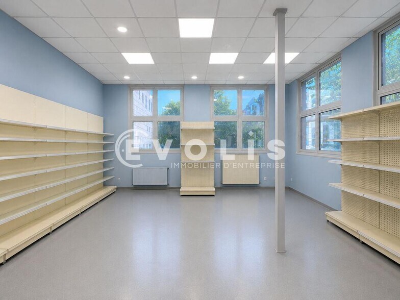Light Industrial in Villiers-sur-Marne to rent - Interior Photo - Image 1 of 5