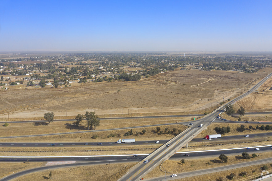 Ave 17, Madera, CA for sale - Primary Photo - Image 1 of 6