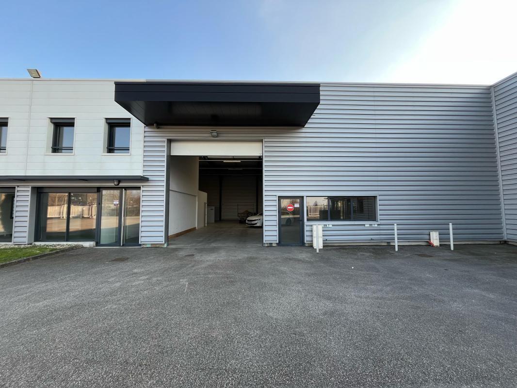 Light Industrial in Neuville-sur-Saône to rent Building Photo- Image 1 of 13