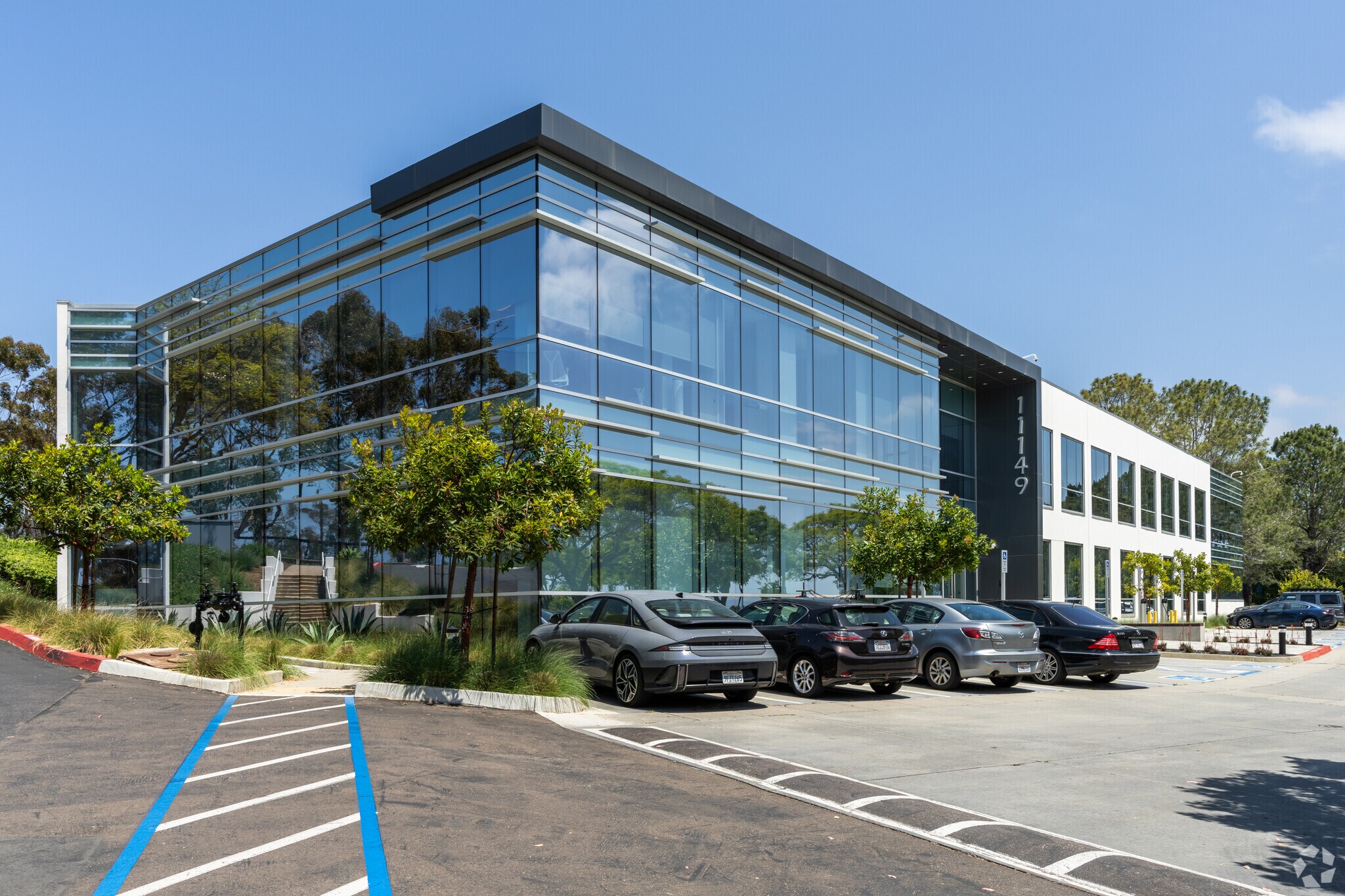 11149 N Torrey Pines Rd, La Jolla, CA to rent Building Photo- Image 1 of 17