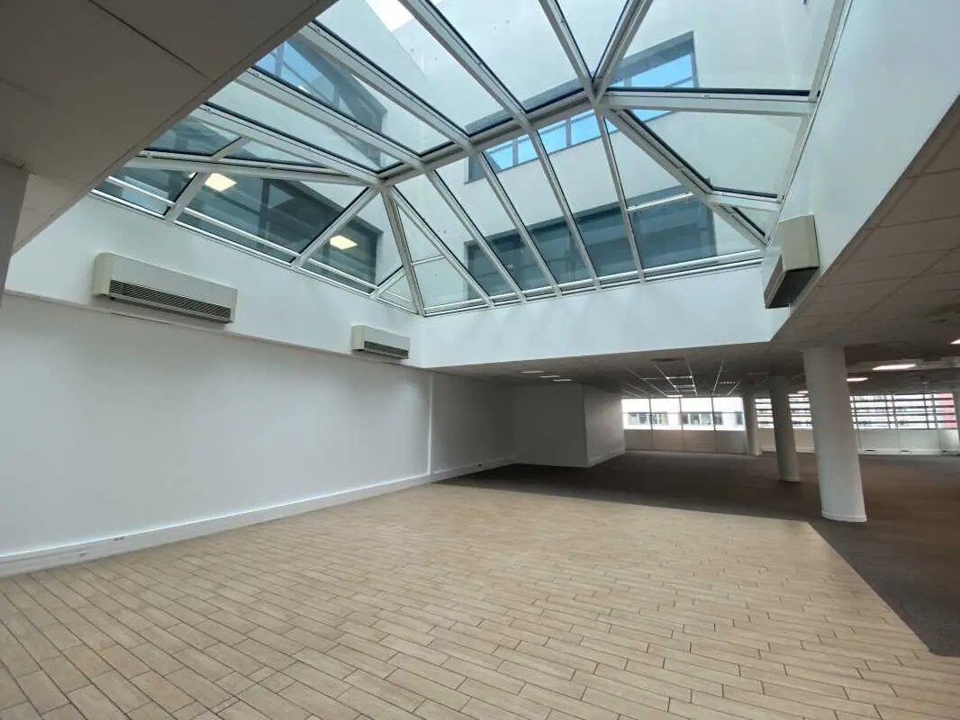 Office in Lyon to rent Building Photo- Image 1 of 4