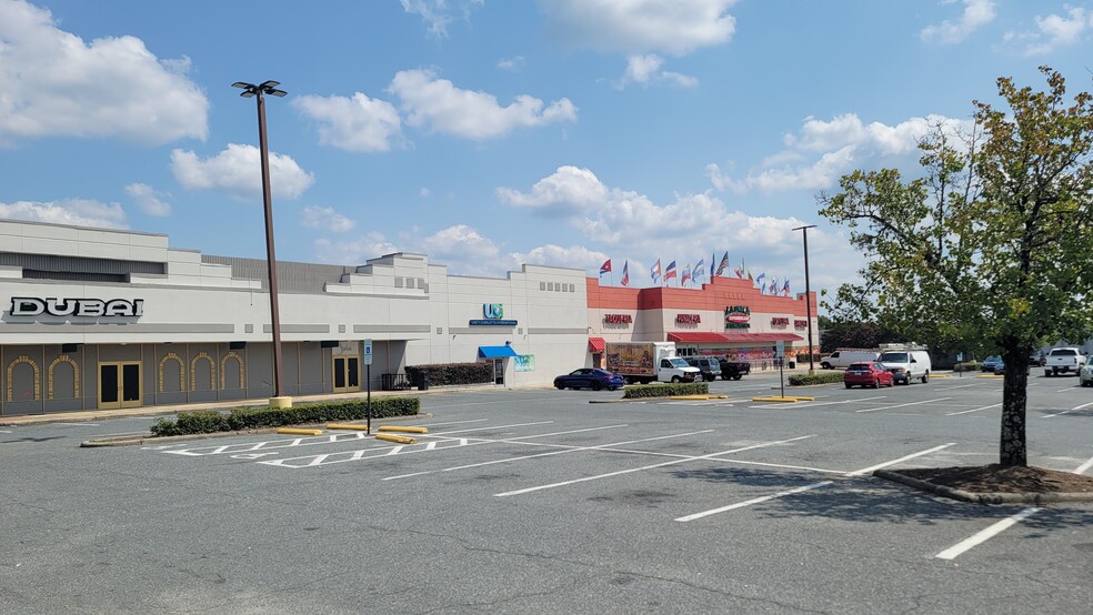 5301-5323 E Independence Blvd, Charlotte, NC for rent - Building Photo - Image 3 of 9