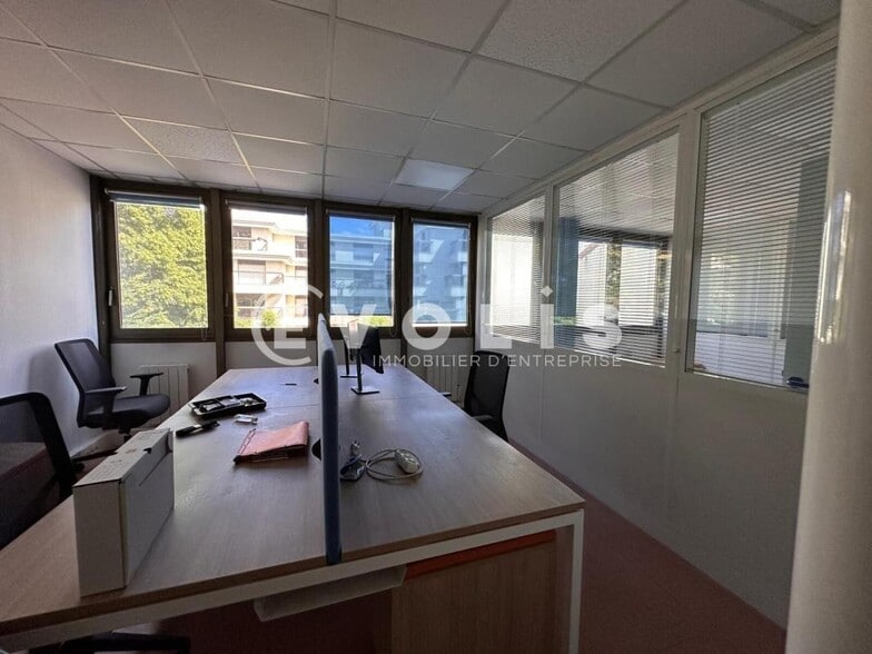 Office in Bourg-la-Reine to rent - Interior Photo - Image 1 of 7