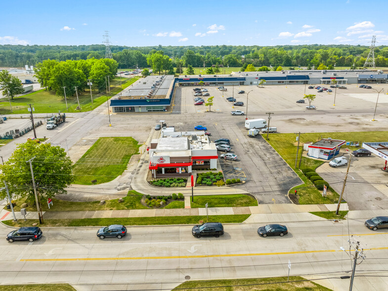 1901-1959 Cooper Foster Park Rd, Lorain, OH for rent - Building Photo - Image 3 of 3